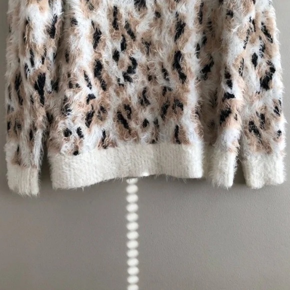 Minkpink Soft Comfy Fuzzy Leopard Print Long Sleeve Sweater Shirt Top White - Picture 9 of 10